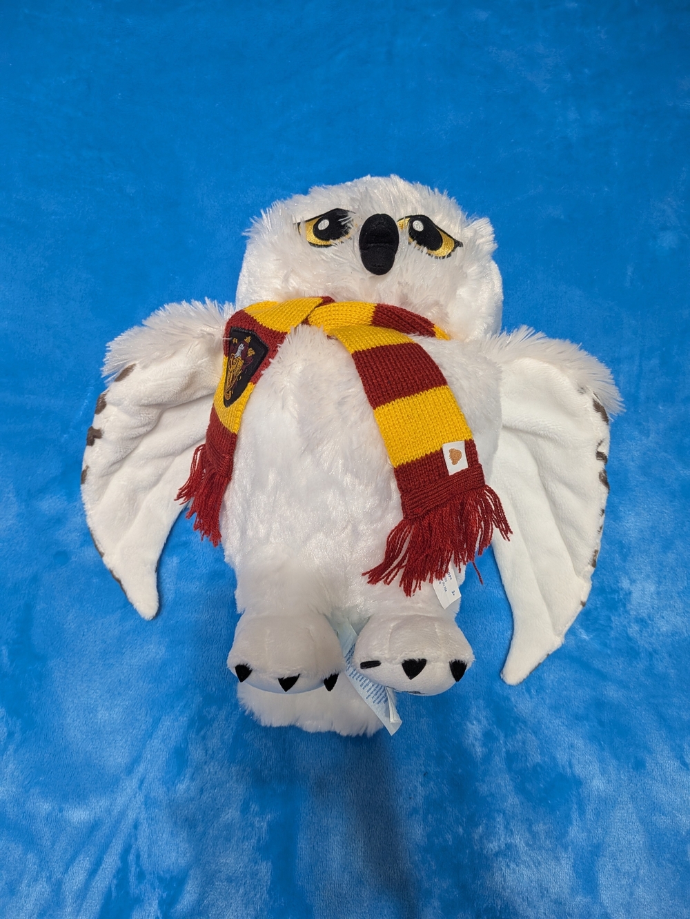 Harry Potter: Hedwig BAB with Red and Yellow Gryffindor Scarf